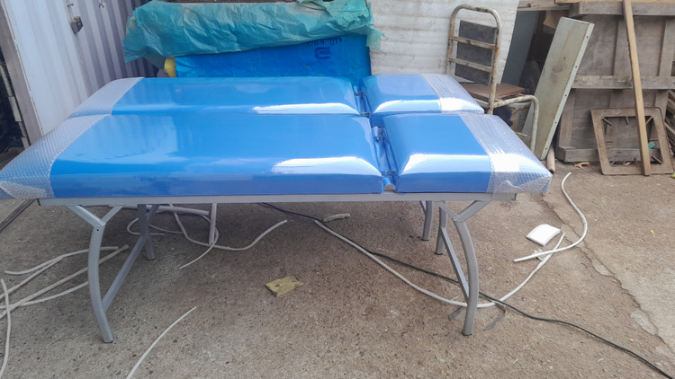 تخت معاینه پایه مبلی زیر سر متحرک