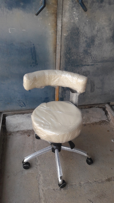 ست تخت معاینه پایه مبلی زیر سر متحرک با صندلی تابوره مدل زیمنس با فوم سرد درجه یک وتک پله